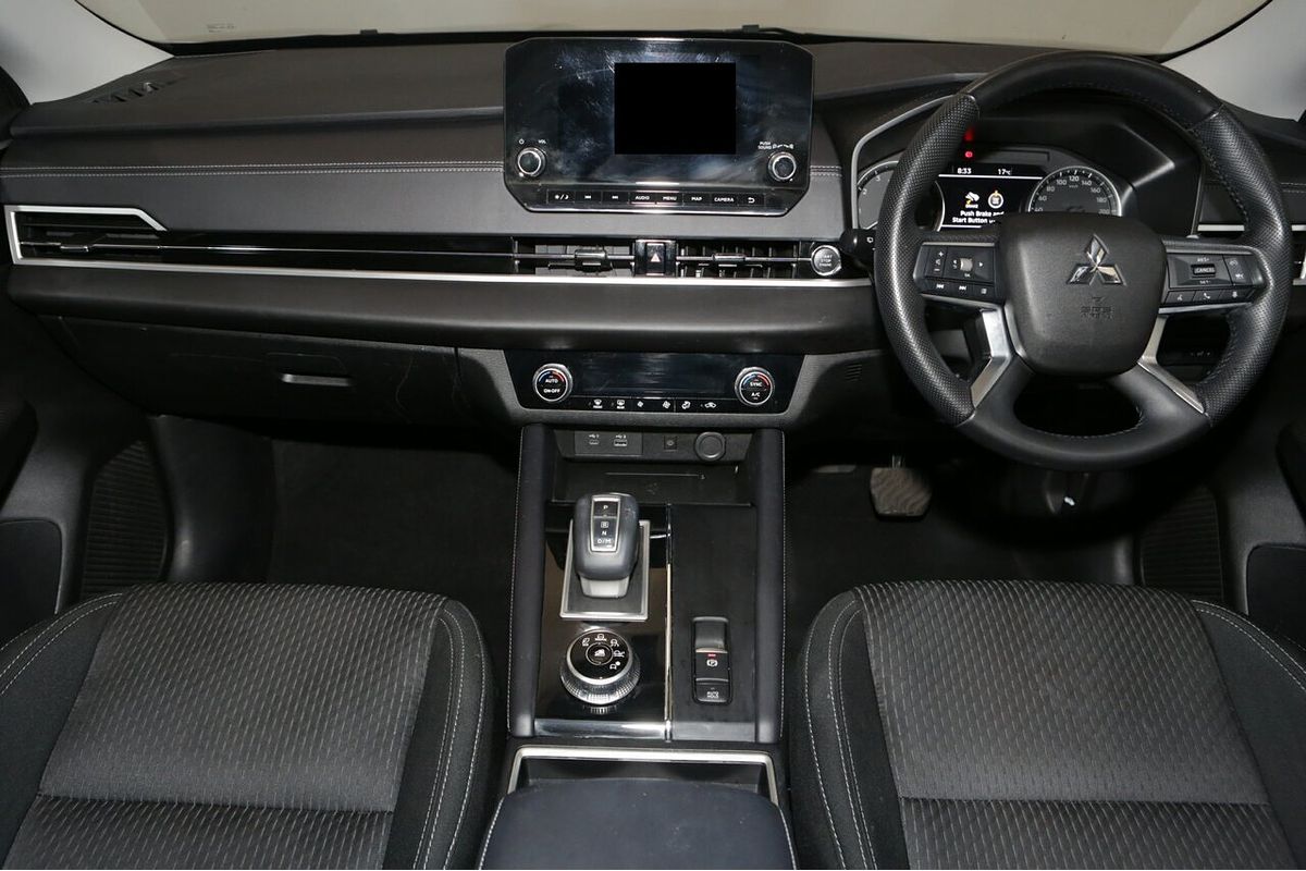 2024 Mitsubishi Outlander LS ZM