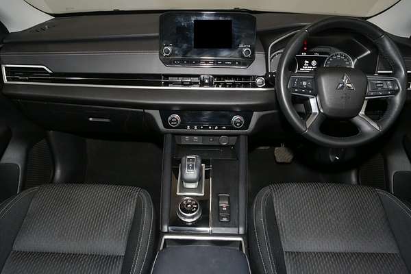 2024 Mitsubishi Outlander LS ZM