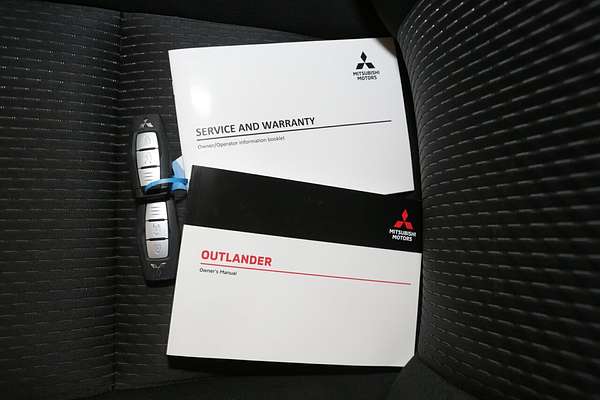 2024 Mitsubishi Outlander LS ZM