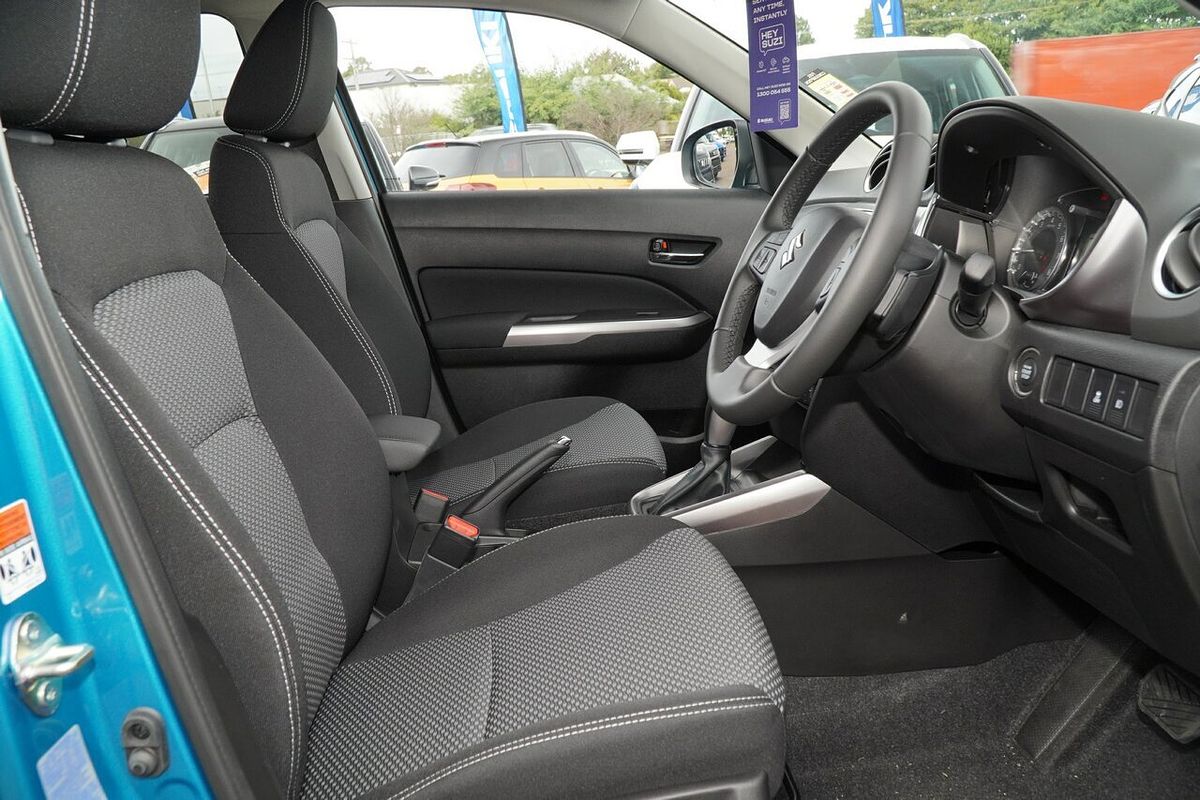 2023 Suzuki Vitara Shadow LY Series II