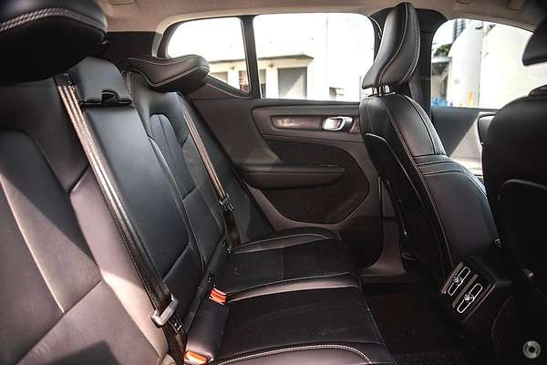 2024 Volvo XC40 Ultra B4 Dark