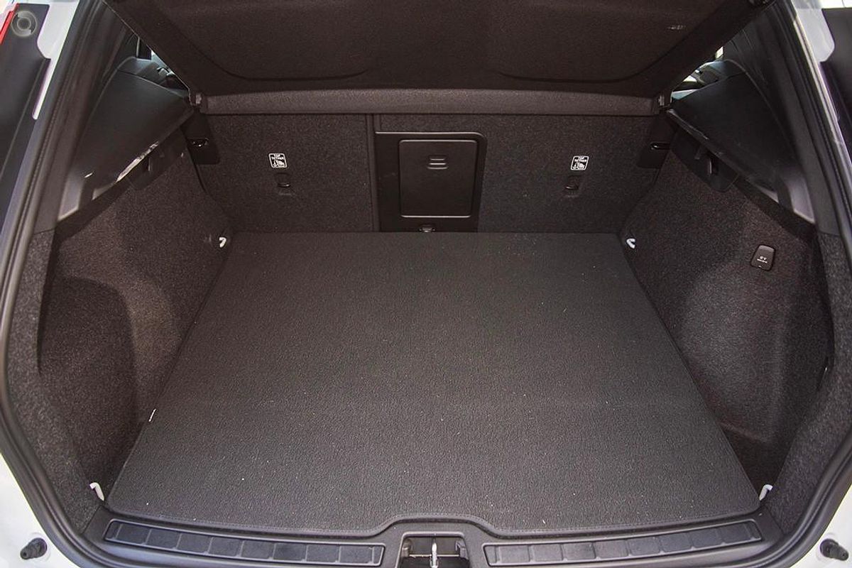 2024 Volvo XC40 Ultra B4 Dark