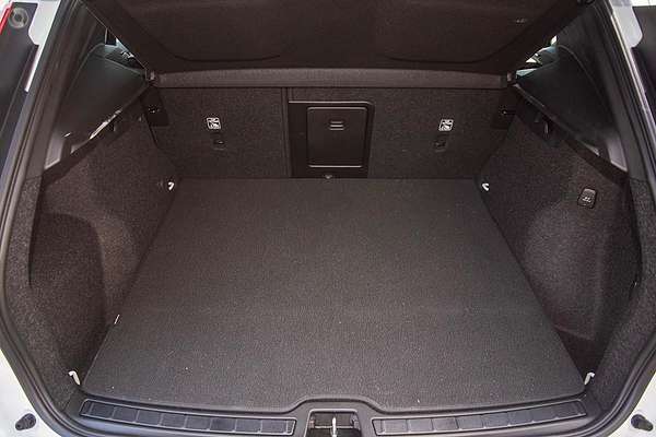 2024 Volvo XC40 Ultra B4 Dark
