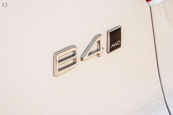 2024 Volvo XC40 Ultra B4 Dark