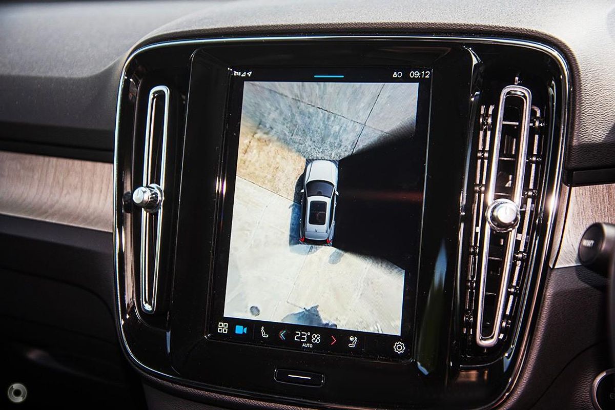 2024 Volvo XC40 Ultra B4 Dark