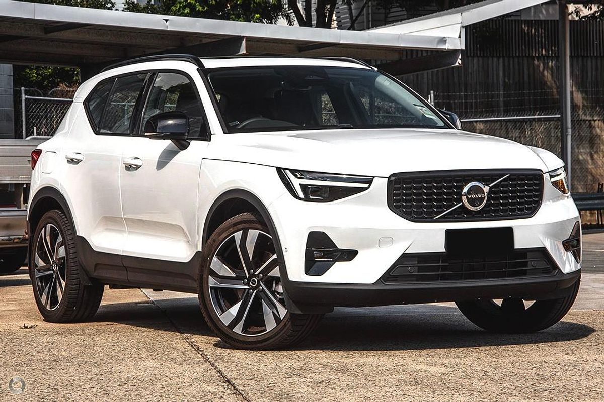 2024 Volvo XC40 Ultra B4 Dark