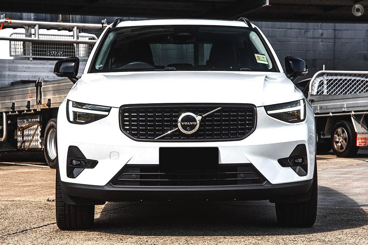 2024 Volvo XC40 Ultra B4 Dark