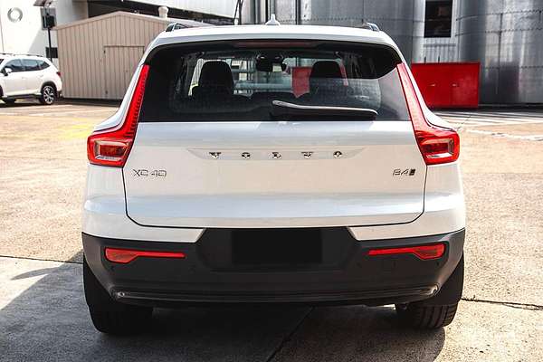 2024 Volvo XC40 Ultra B4 Dark