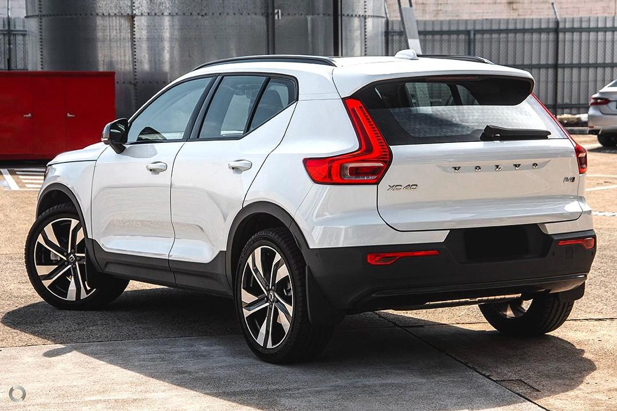 2024 Volvo XC40 Ultra B4 Dark
