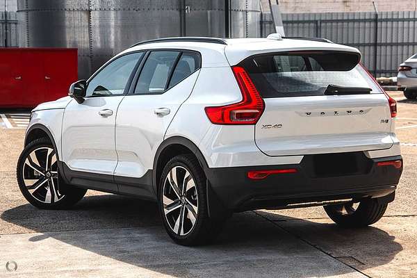 2024 Volvo XC40 Ultra B4 Dark