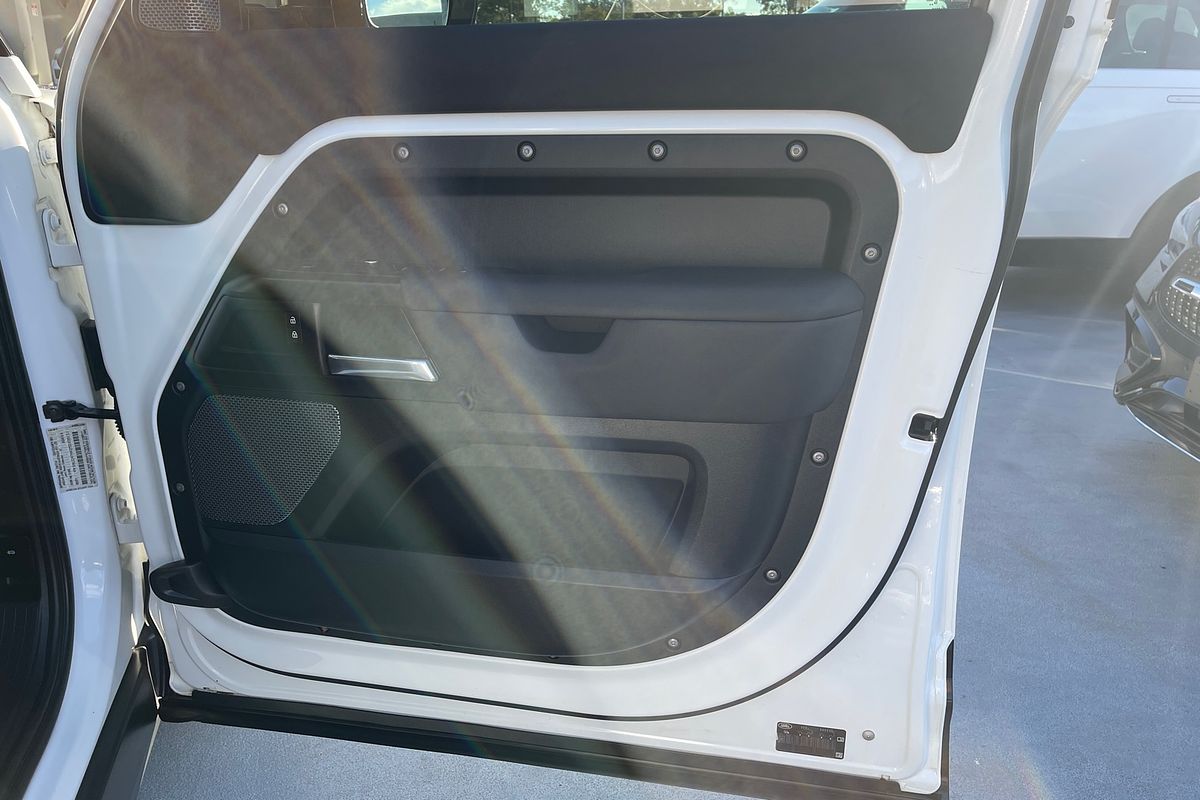 2020 Land Rover Defender 110 P300 L663