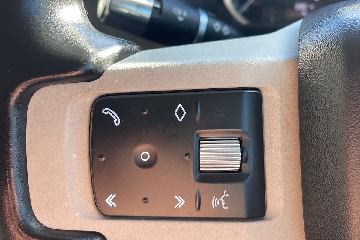 2020 Land Rover Defender 110 P300 L663