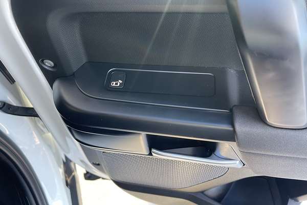2020 Land Rover Defender 110 P300 L663