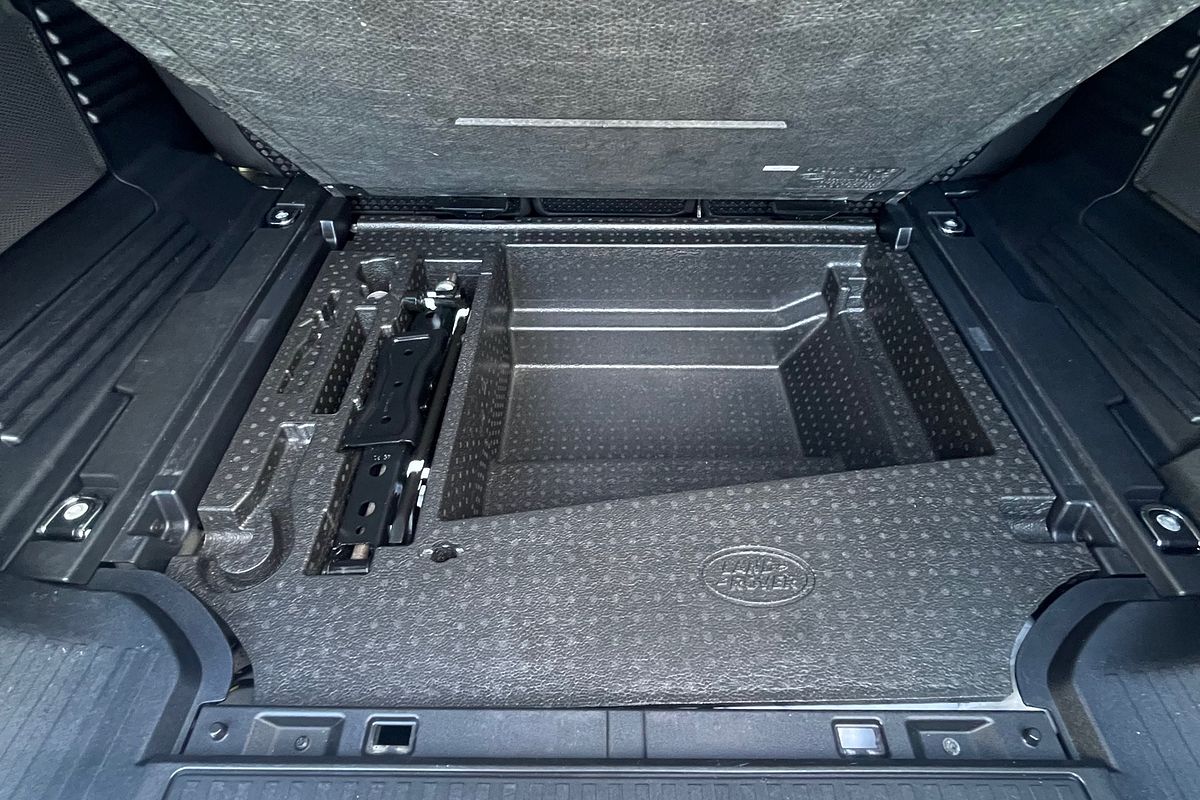 2020 Land Rover Defender 110 P300 L663