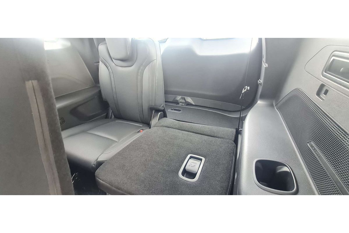 2025 Mahindra XUV700 AX7L
