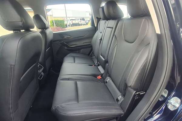 2025 Mahindra XUV700 AX7L