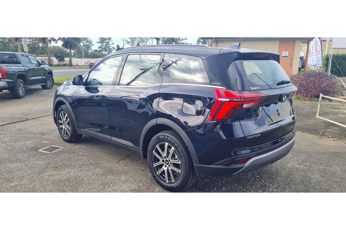 2025 Mahindra XUV700 AX7L