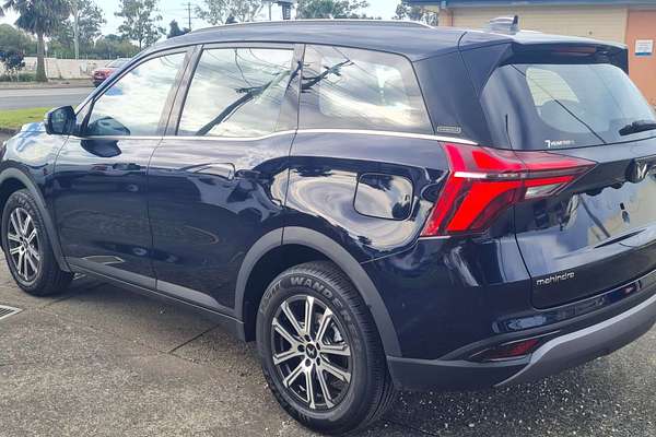 2025 Mahindra XUV700 AX7L
