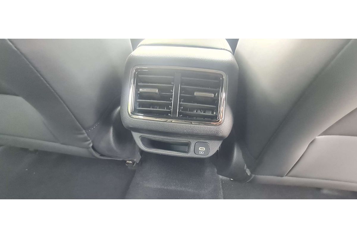 2025 Mahindra XUV700 AX7L