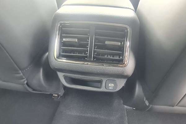 2025 Mahindra XUV700 AX7L