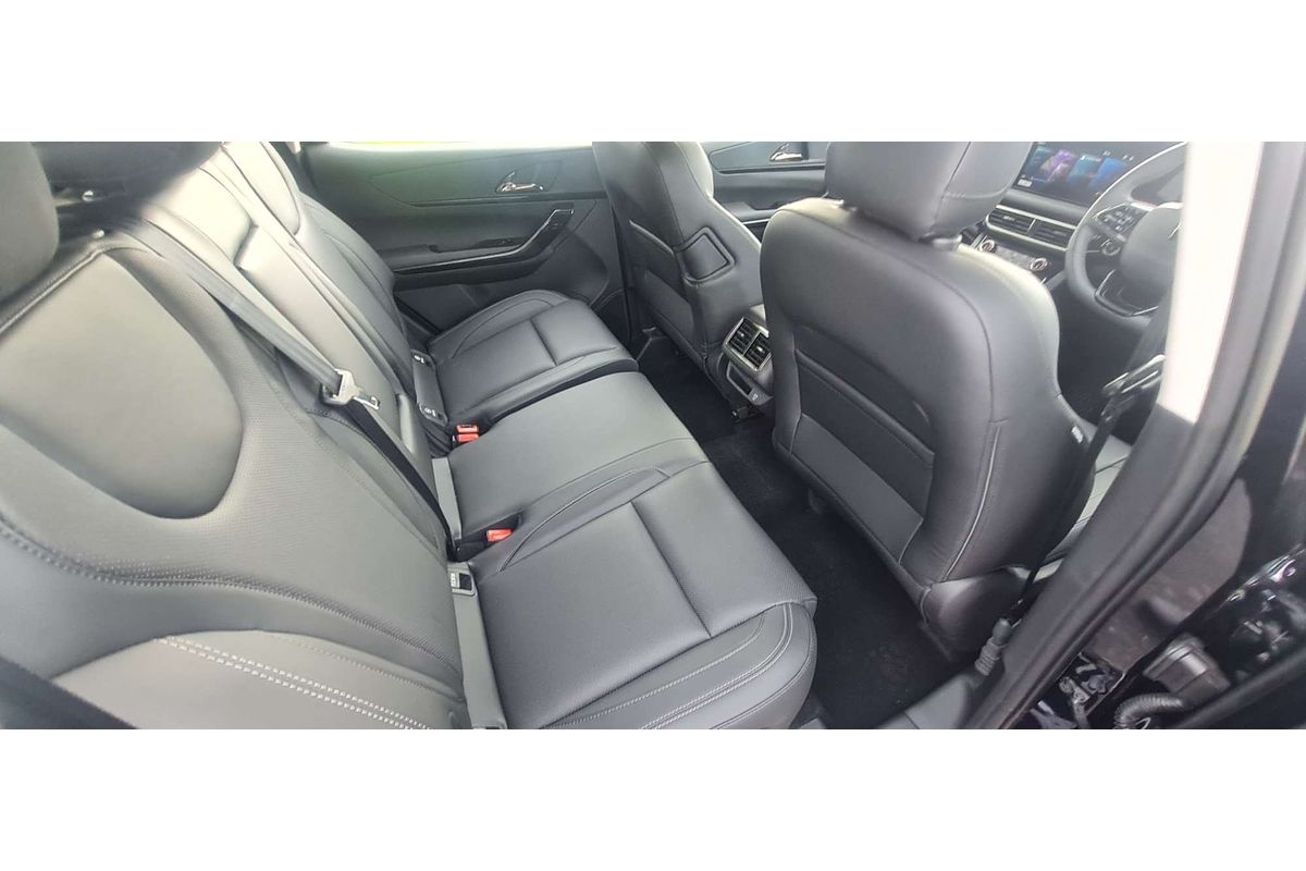 2025 Mahindra XUV700 AX7L