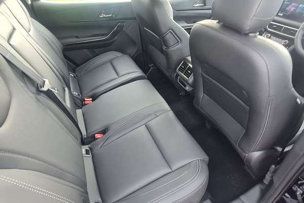 2025 Mahindra XUV700 AX7L