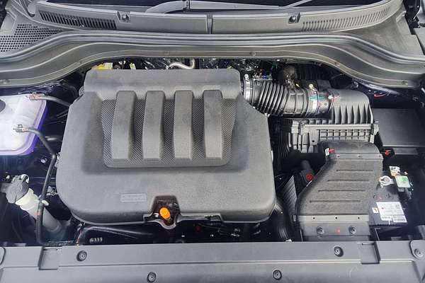 2025 Mahindra XUV700 AX7L