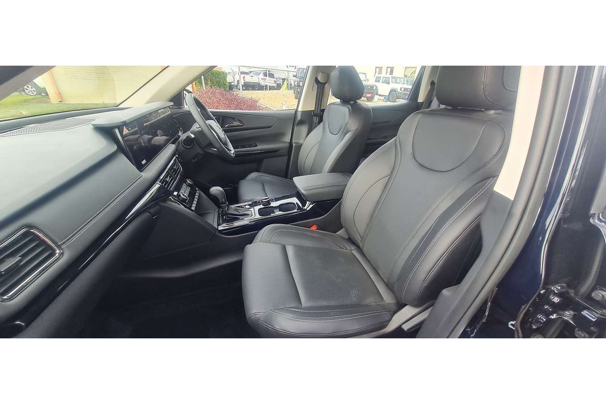 2025 Mahindra XUV700 AX7L