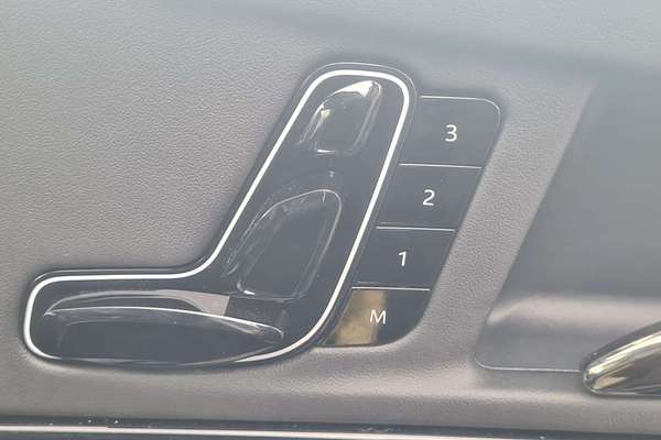 2025 Mahindra XUV700 AX7L