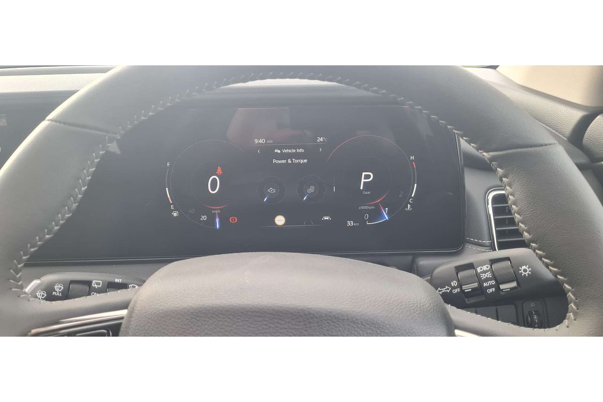 2025 Mahindra XUV700 AX7L