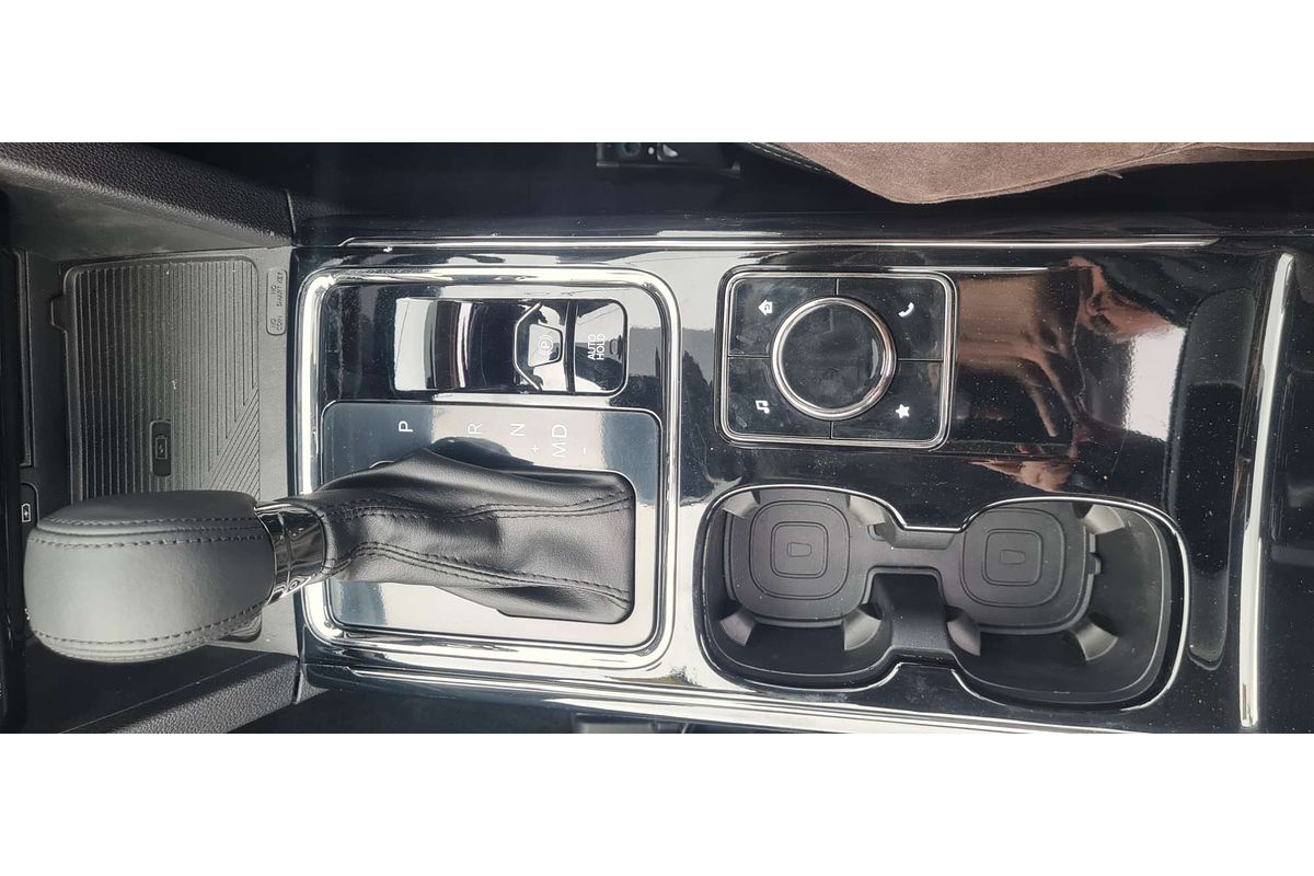 2025 Mahindra XUV700 AX7L