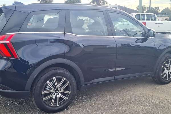2025 Mahindra XUV700 AX7L
