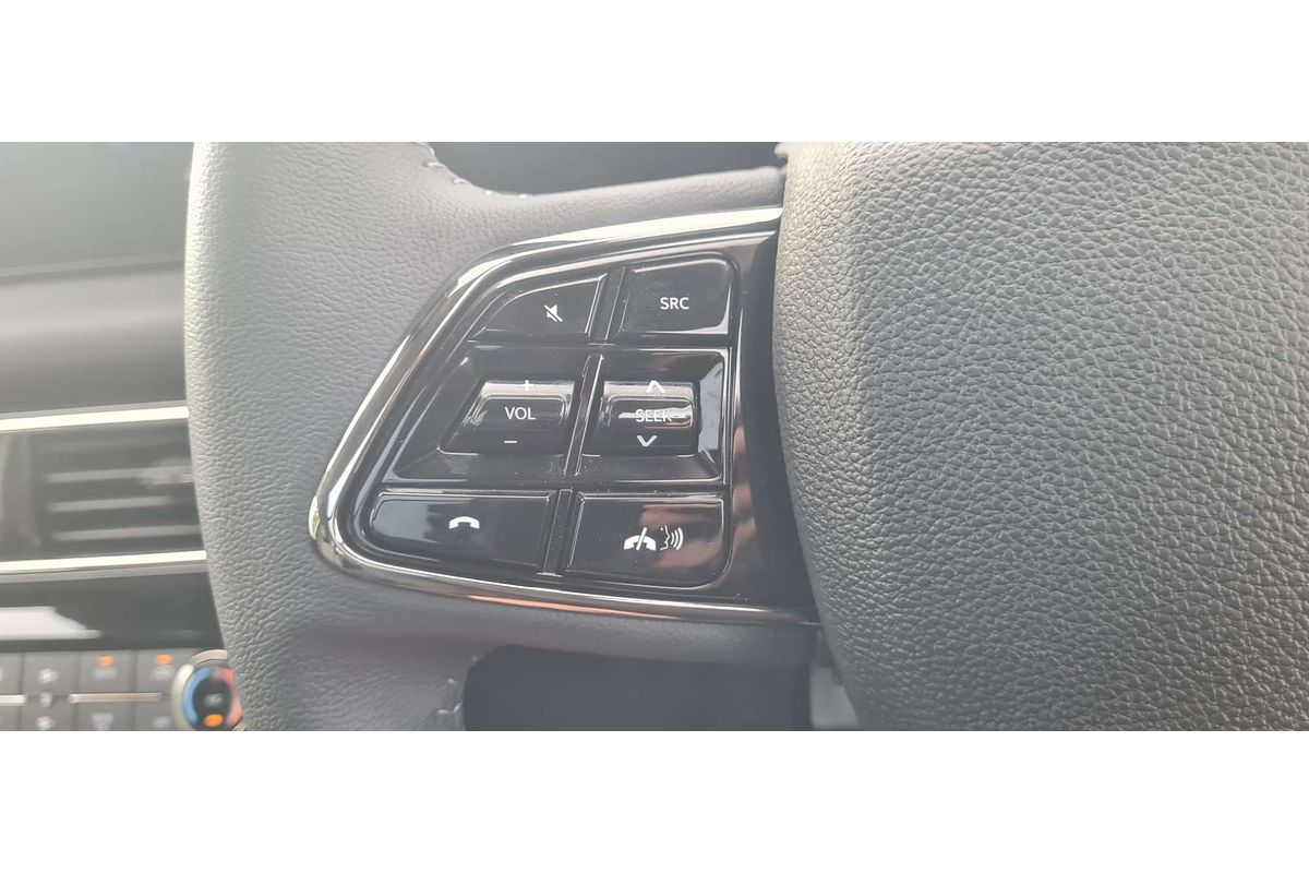 2025 Mahindra XUV700 AX7L