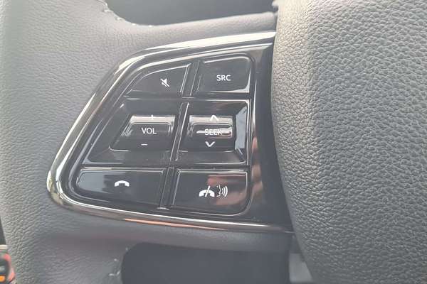 2025 Mahindra XUV700 AX7L