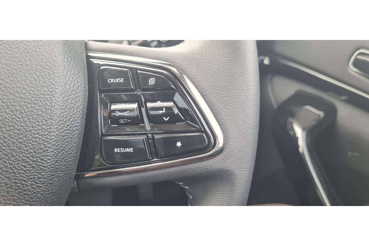 2025 Mahindra XUV700 AX7L