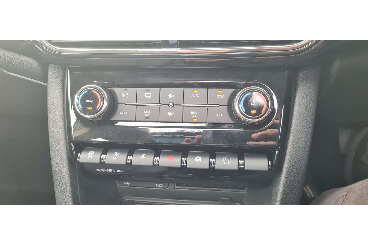 2025 Mahindra XUV700 AX7L