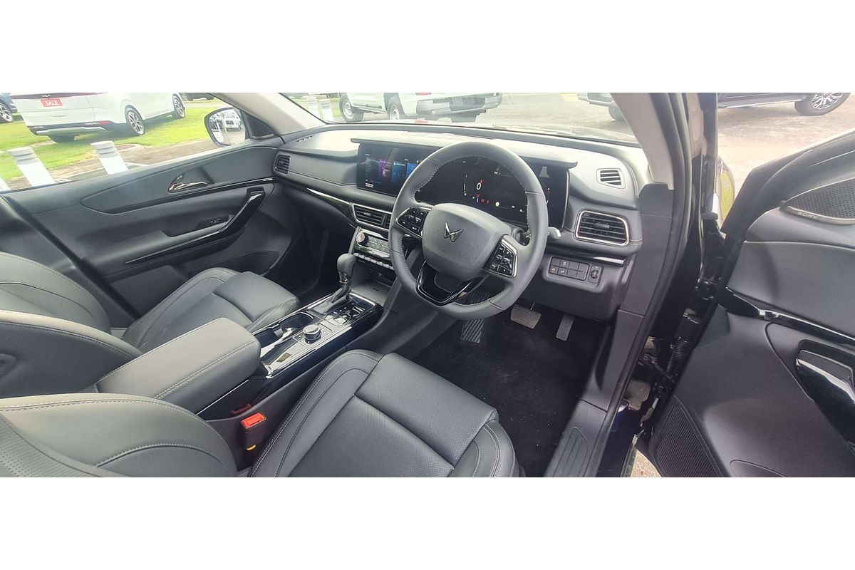 2025 Mahindra XUV700 AX7L