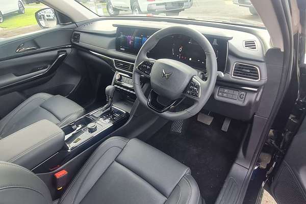 2025 Mahindra XUV700 AX7L