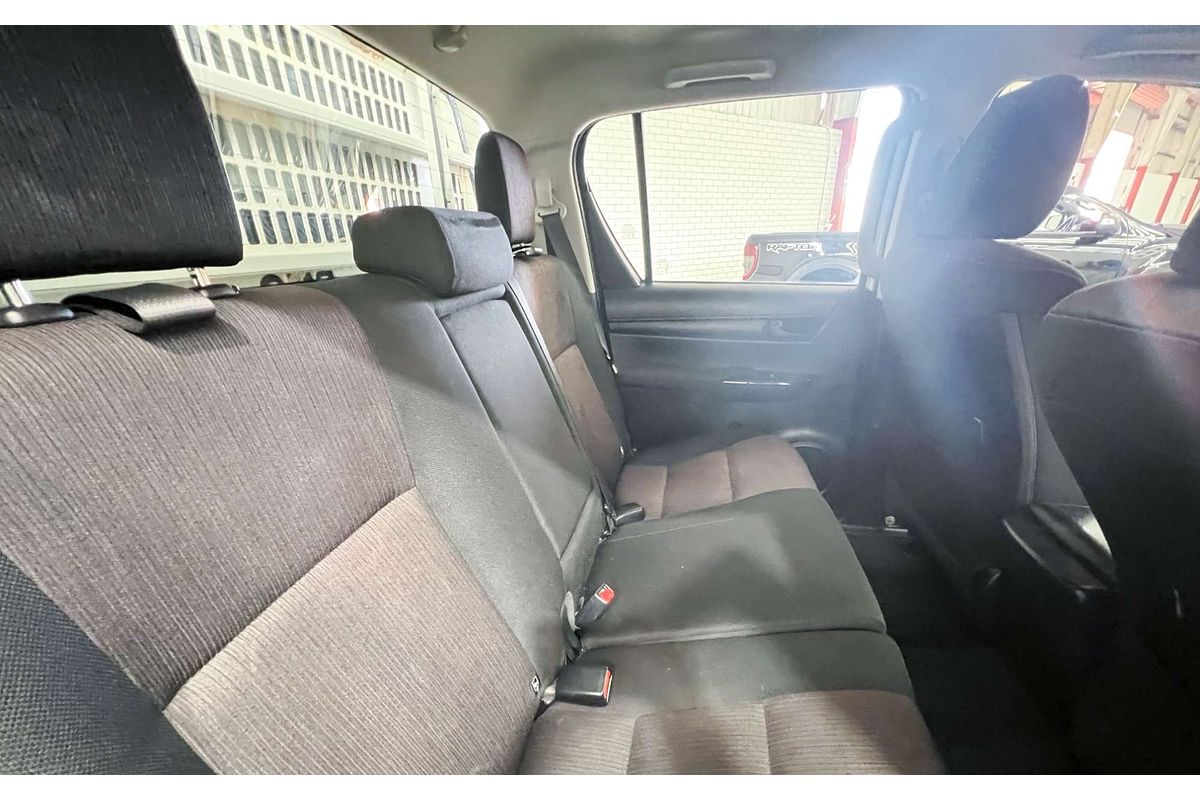 2017 Toyota Hilux SR GUN126R 4X4