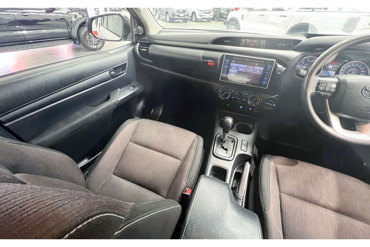 2017 Toyota Hilux SR GUN126R 4X4