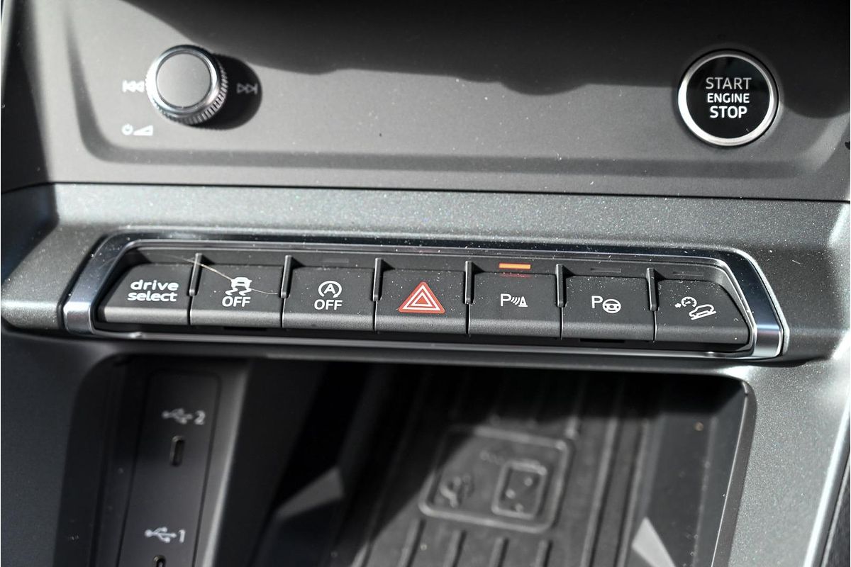 2024 Audi Q3 40 TFSI S line F3