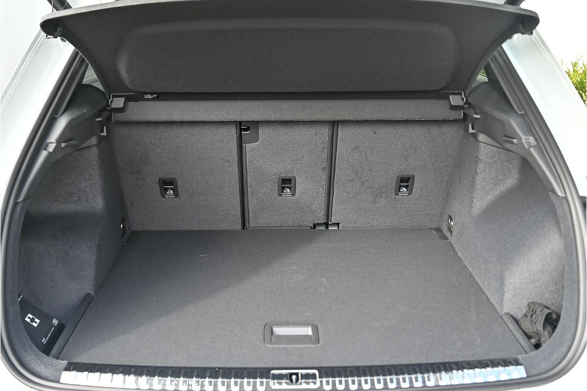 2024 Audi Q3 40 TFSI S line F3