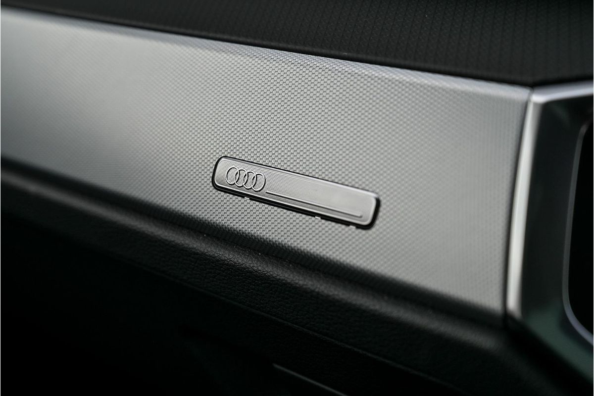2024 Audi Q3 35 TFSI Dynamic Black F3