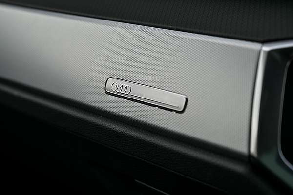 2024 Audi Q3 35 TFSI Dynamic Black F3