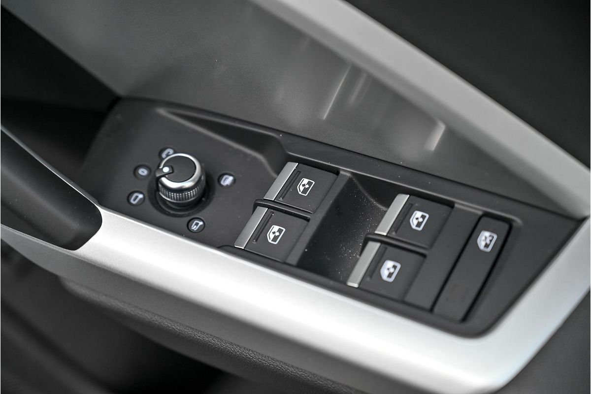 2024 Audi Q3 35 TFSI Dynamic Black F3