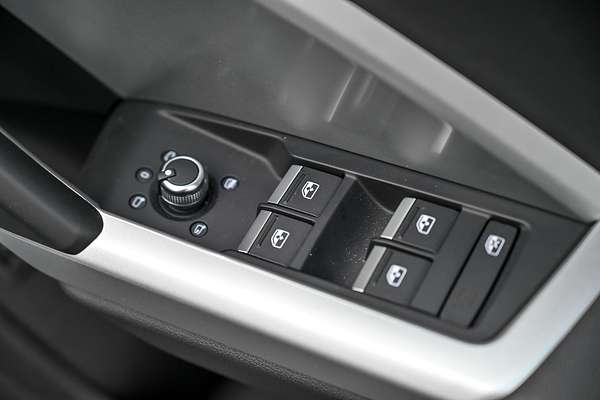 2024 Audi Q3 35 TFSI Dynamic Black F3