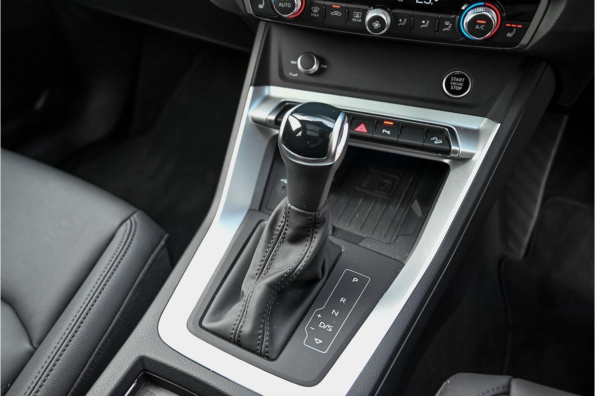 2024 Audi Q3 35 TFSI Dynamic Black F3
