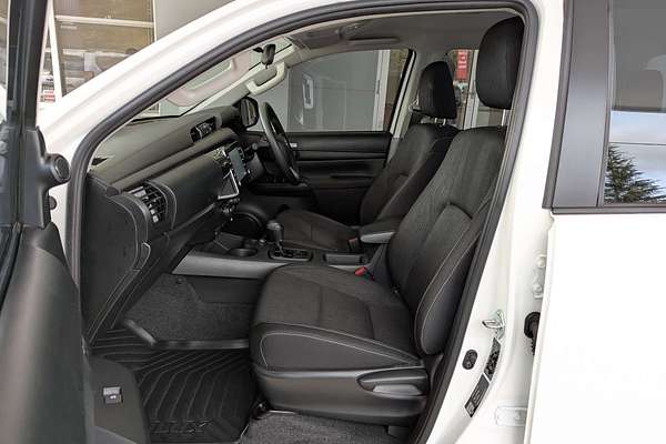 2024 Toyota Hilux SR GUN126R 4X4