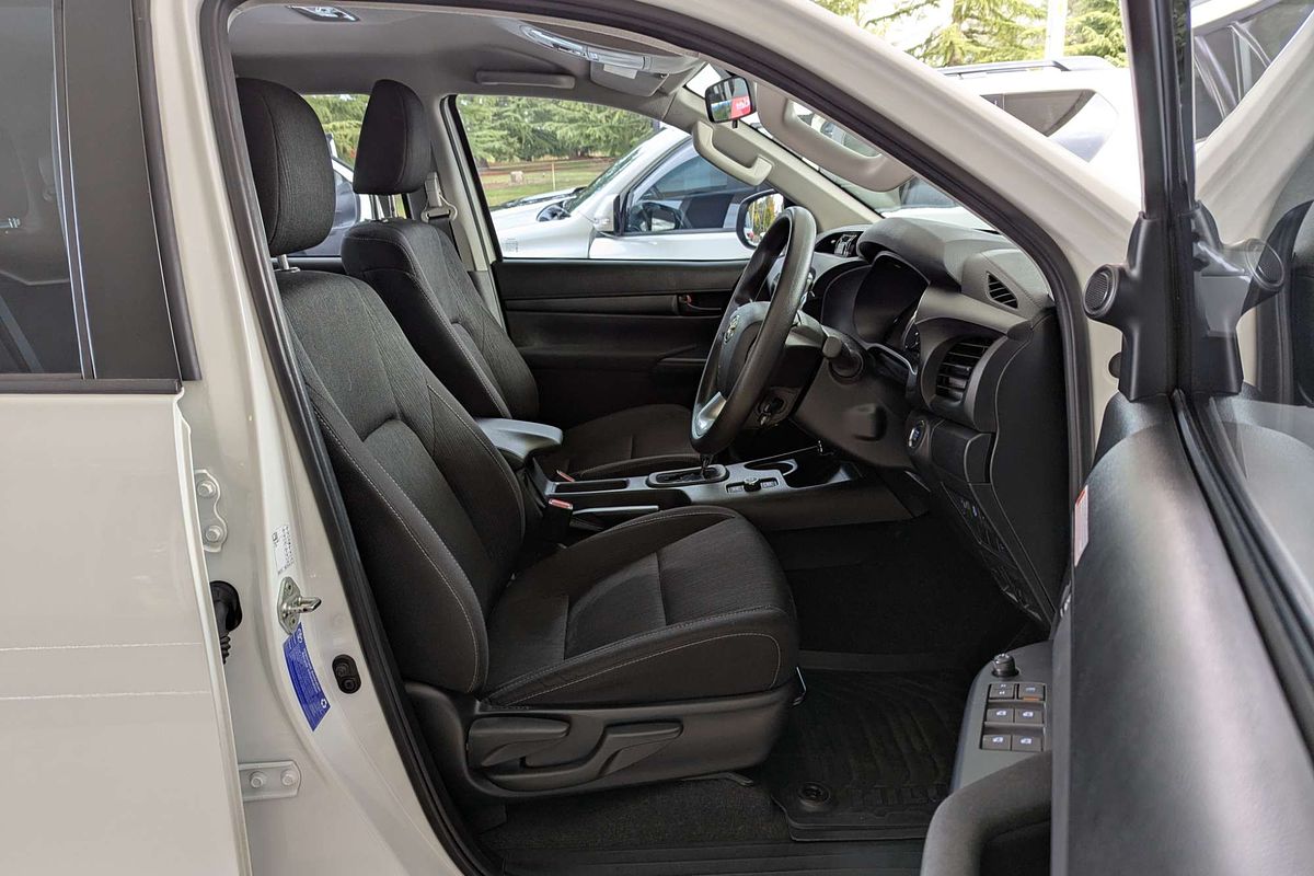 2024 Toyota Hilux SR GUN126R 4X4