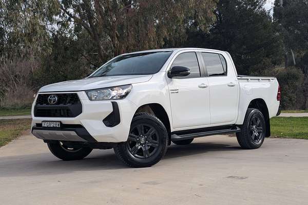 2024 Toyota Hilux SR GUN126R 4X4